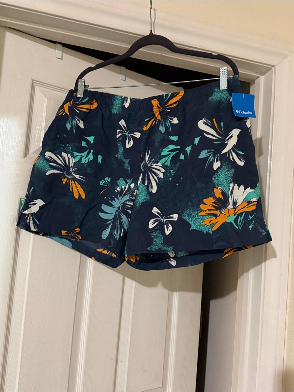 Columbia Women's Navy Floral Elastic-Waist Athletic Shorts